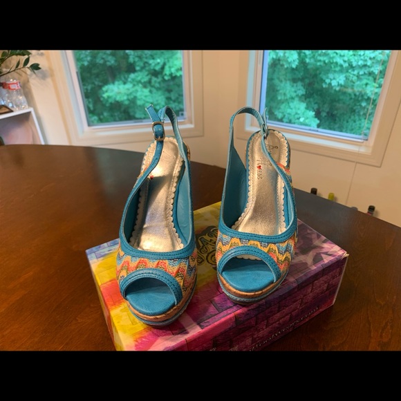 Shoes - Picture 2 of 3